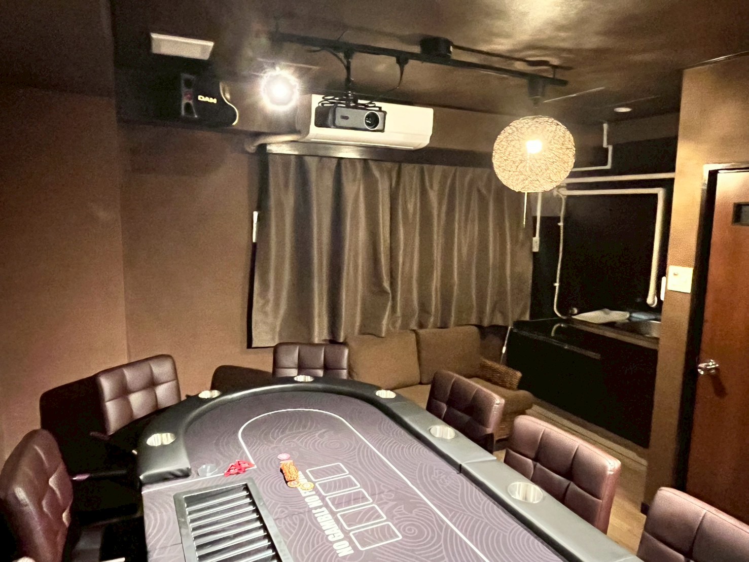 目黒店 ポーカールーム全景